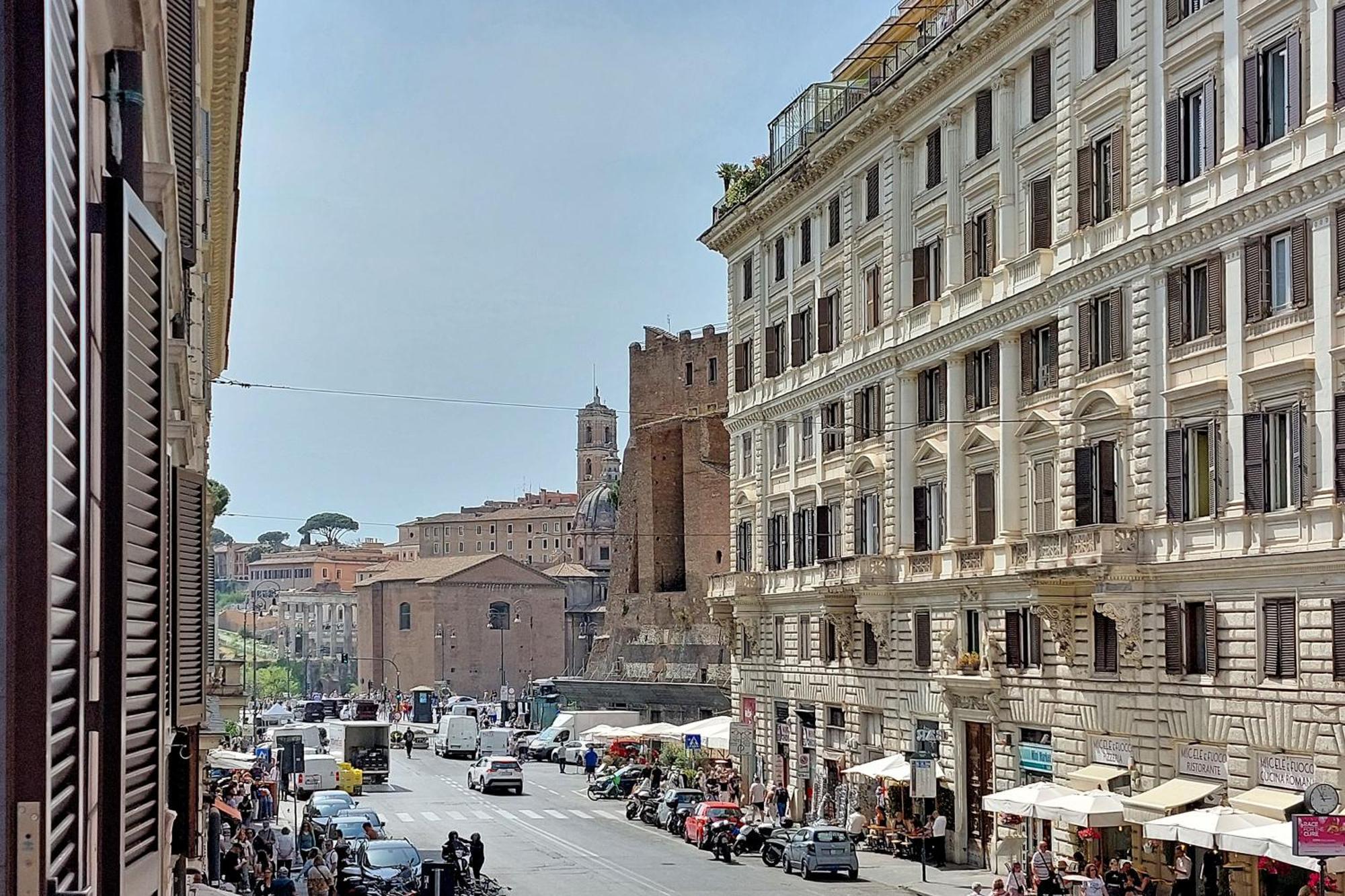Ych-Colorful And Classy Apartment Near Fori Imperiali Рим Екстер'єр фото